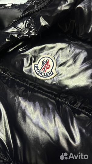 Жилетка moncler глянцевая с капюшоном