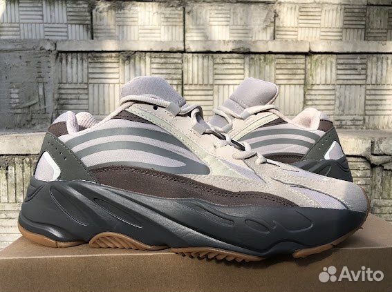 Adidas Yeezy Boost 700