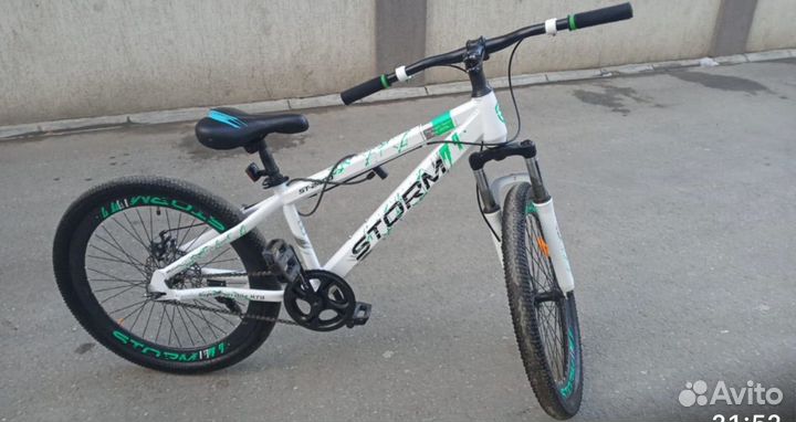 Не скоростной велосипед педали назад крутятся