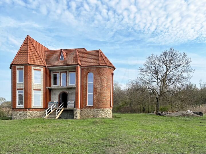 Коттедж 350 м² на участке 83 сот.