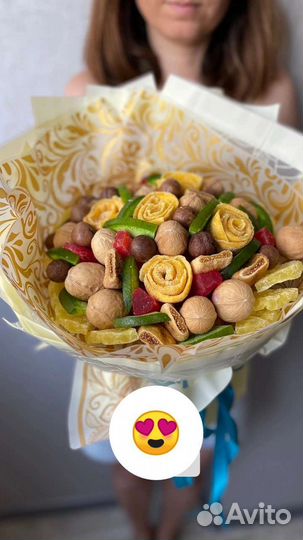 Букет с орехами и сухофруктами