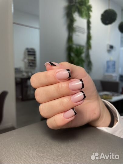 Маникюр, педикюр, наращивание ногтей