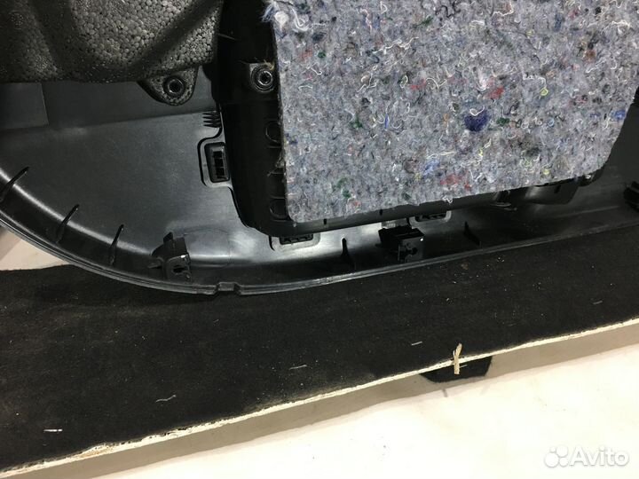 Обшивка передней правой двери Kia Venga