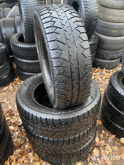 Bridgestone Ice Cruiser 7000 215/65 R16 98T