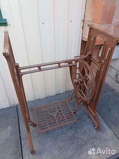 Станина от швейной машинки финская