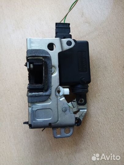 Замок задней правой двери renault sandero 1