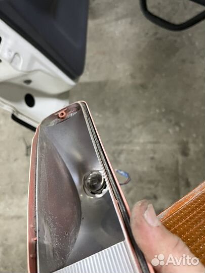 Поворотник Toyota Hilux Surf 185 правый