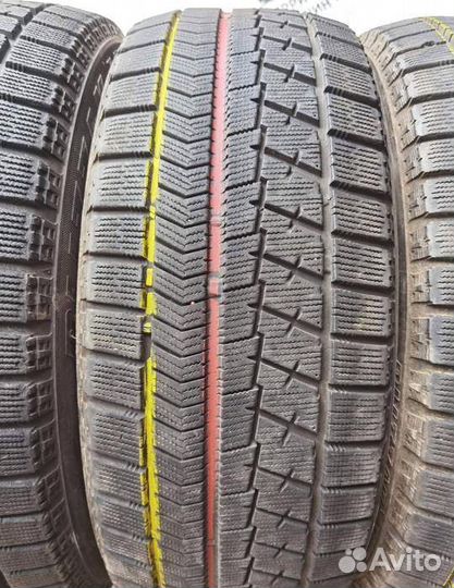 Bridgestone Blizzak VRX 215/55 R17 102H