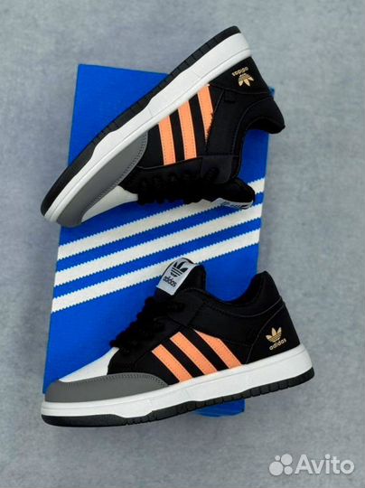 Adidas кроссовки женские