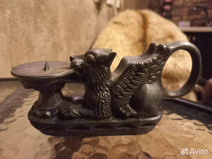 Подсвечник старинный крылатый лев