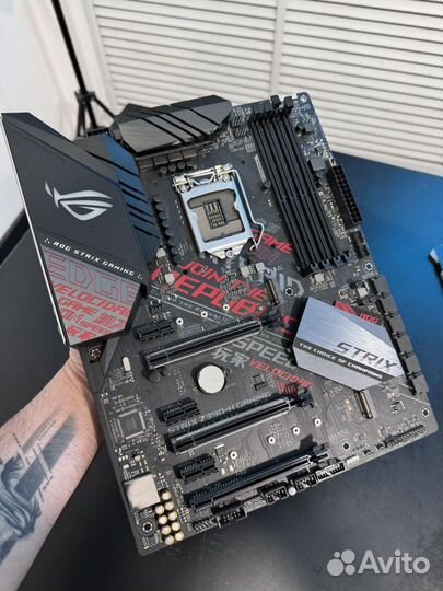 Материнская плата Asus ROG strix Z390-H