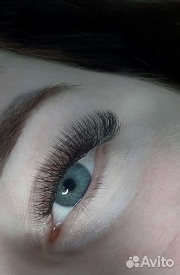 Наращивание ресниц, оформление бровей