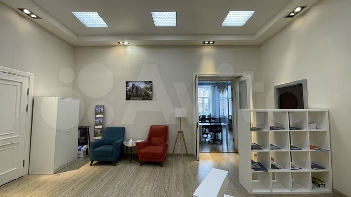 Фасадный офис 352 кв м. От собственника