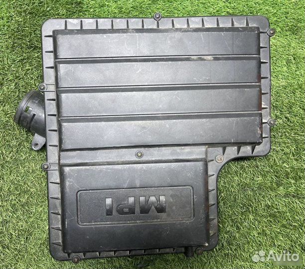 Корпус воздушного фильтра Volkswagen Polo 2010