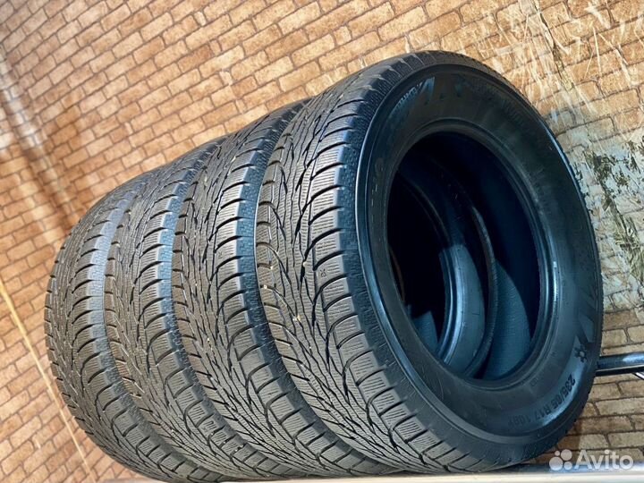 Kumho WinterCraft SUV Ice WS51 235/65 R17