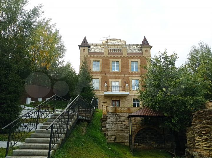 Коттедж 369 м² на участке 18,5 сот.