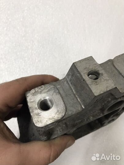 Кронштейн опоры МКПП 1K0199111E Golf 6