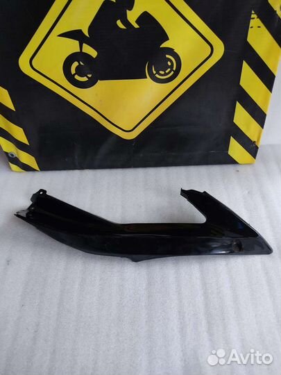 Правый верхний боковой пластик Yamaha R6 06-07