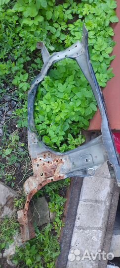 Кусок передний левый телевизор Mitsubishi Pajero