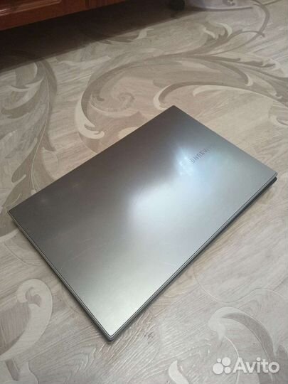 Продаю ноутбук Samsung на i5