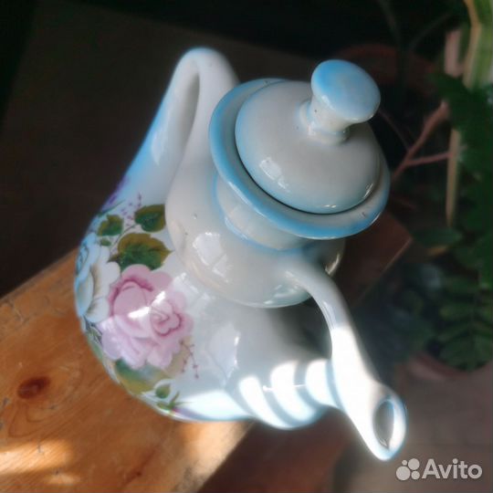 Керамический чайник, голубая керамика