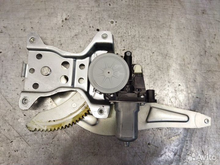 Стеклоподъемник задний правый Suzuki Sx4 универсал