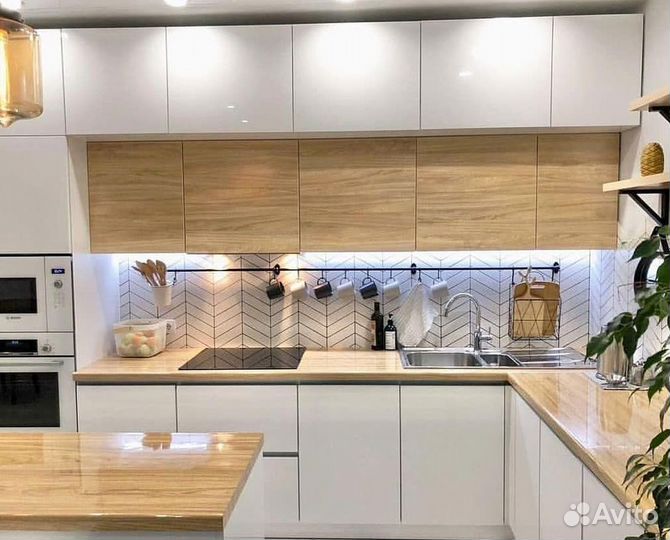 Угловая в потолок кухня на заказ