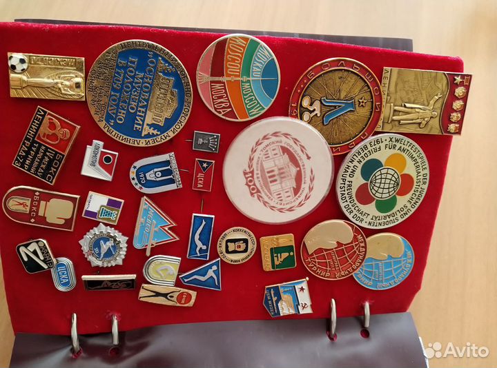 Альбом со значками времён СССР 4 листа