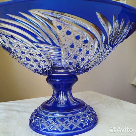 Хрустальная ваза для фруктов на ножке