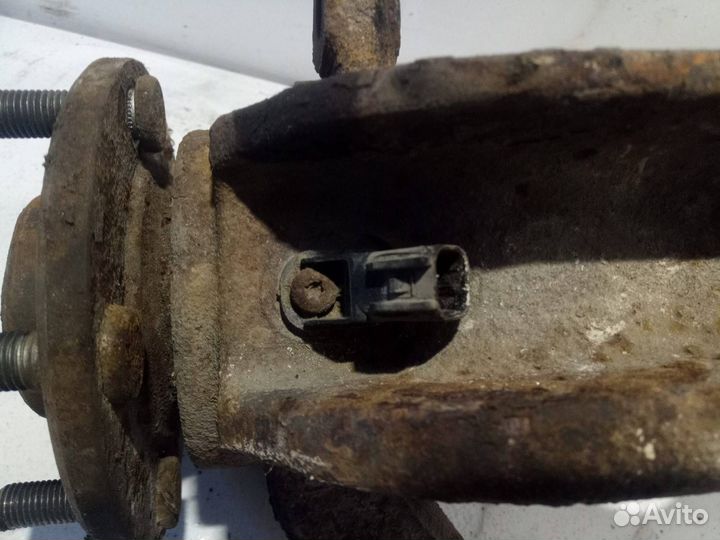 Кулак передний левый Ford Mondeo 3 рест. GE 2005