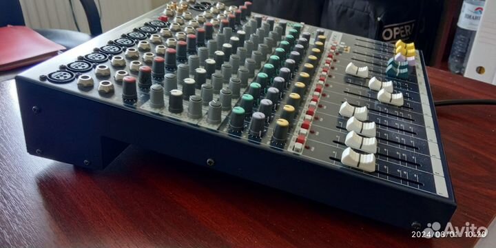 Микшерный пульт soundcraft efx8