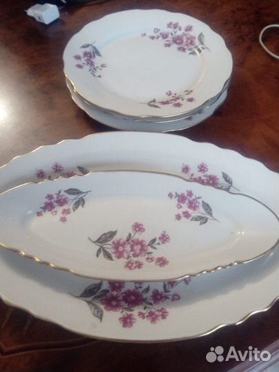 Супница с тарелками, сервировочные блюда