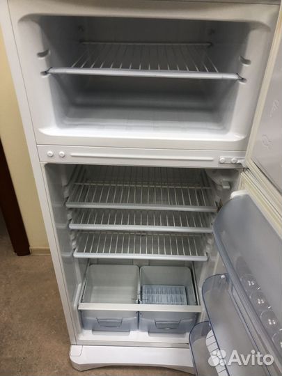 Холодильник Indesit T14R.024 (неисправен)