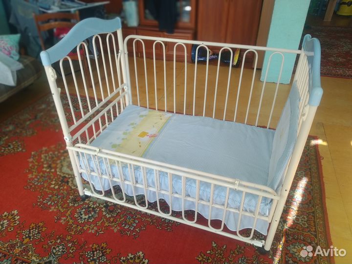 Детская кроватка
