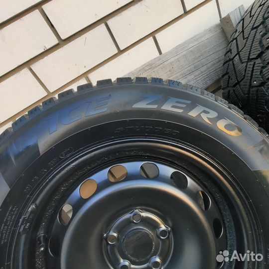 Pirelli Ice Zero 215/65 R16 с дисками VAG 6.5x16