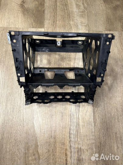 Крепление магнитофона Volkswagen Polo седан CFN