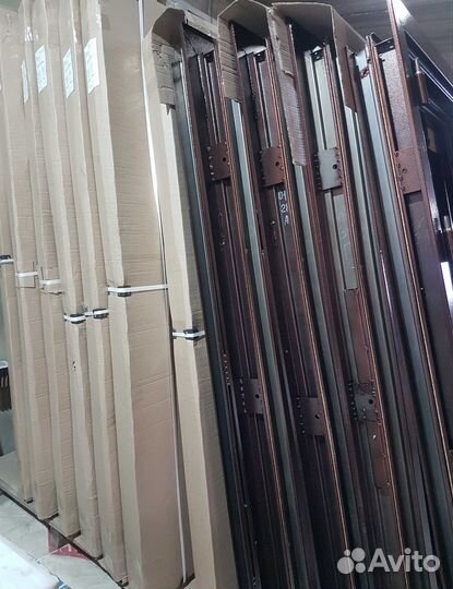 Дверь двустворчатая не стандартная входная в дом