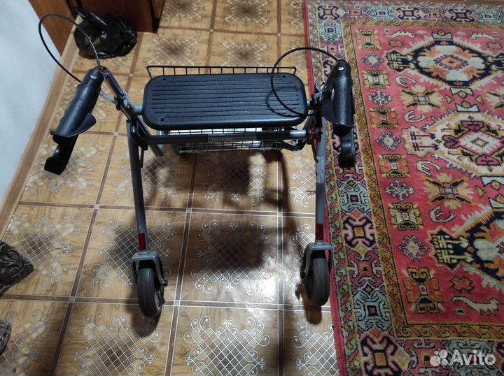 Ходунки для инвалидов на колесах