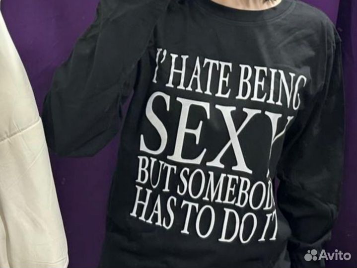 Лонгслив с надписью I hate being sexy