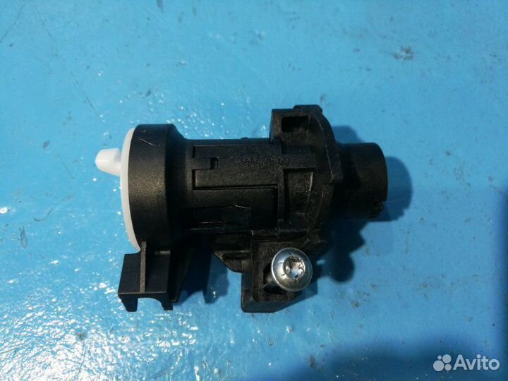 Личинка замка багажника Mercedes-Benz Cls W218