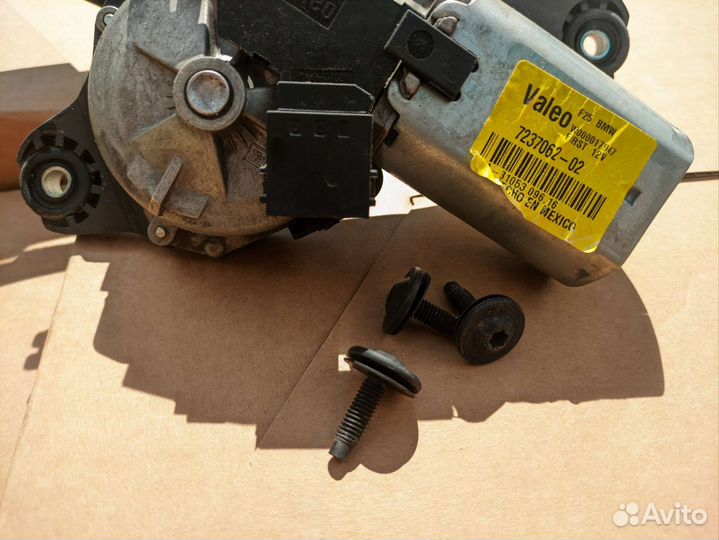 Моторчик заднего дворника BMW x3 f25 с 2мя дворн