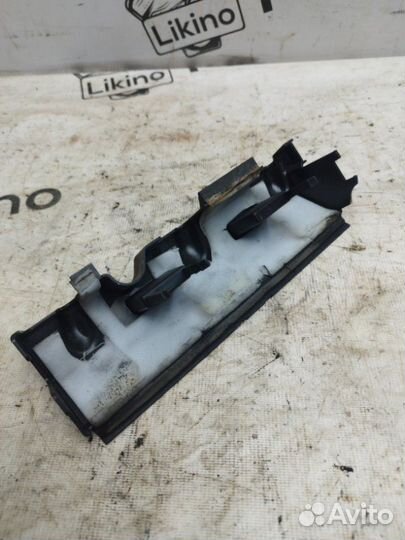 Крышка двигателя правая Jeep Grand Cherokee (WK)