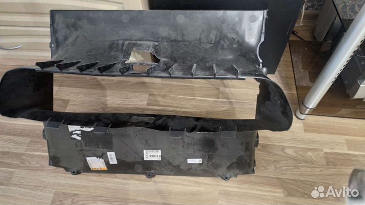 Воздуховод центральный Porsche/опора замка