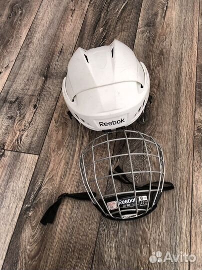 Хоккейный шлем