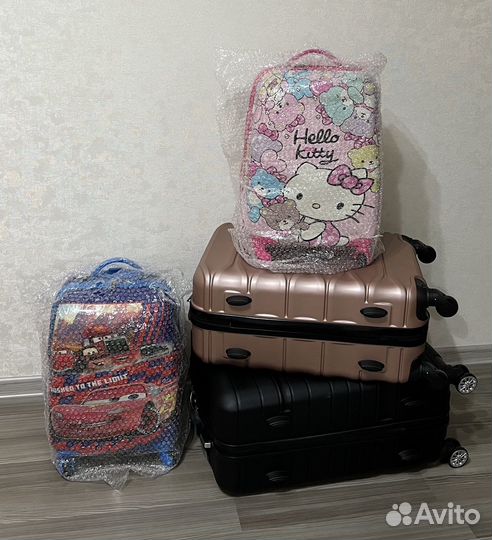 Чемодан детский на 4 колёсах новый