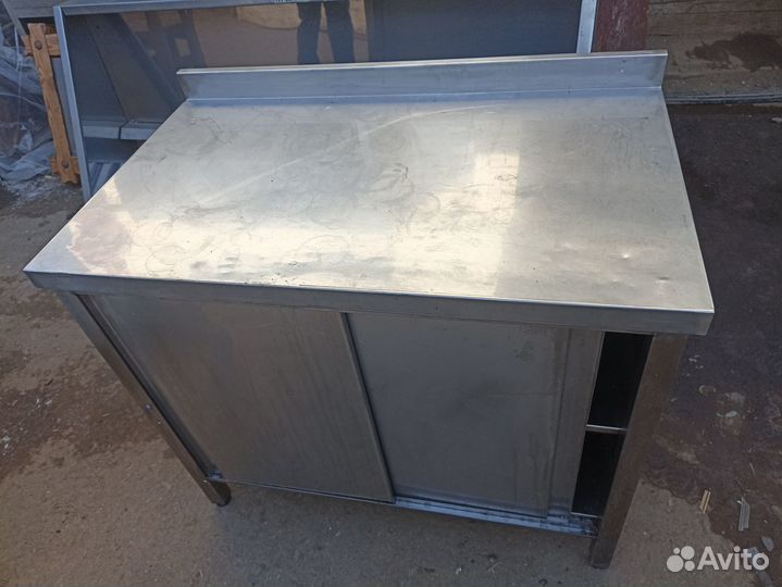 Стол тумба 100/60/83 двери купе 1 полка борт