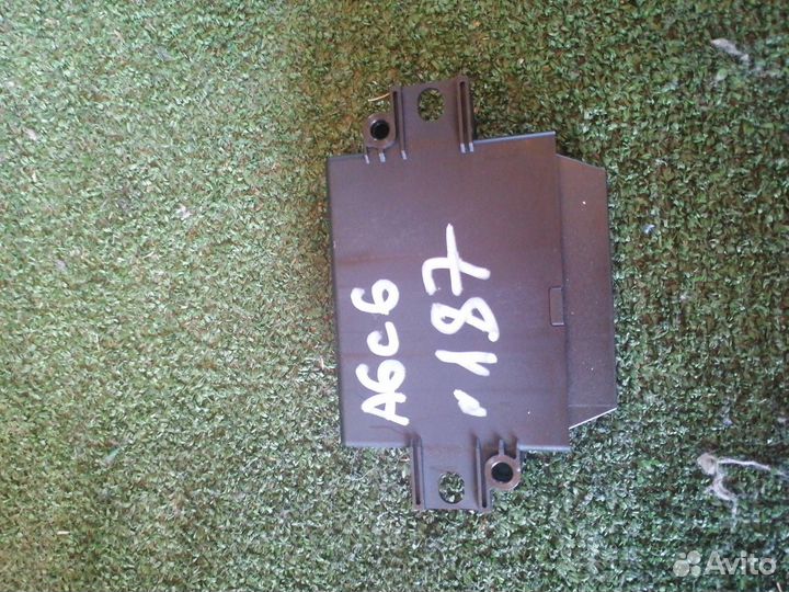 Блок управления парктроником Audi A6 C6 ccea 2010