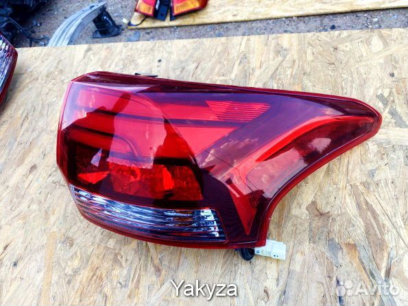 Фонарь в крыло правый Митсубиши Аутлендер 3