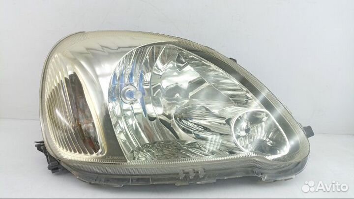 Фара правая Toyota Vitz SCP10