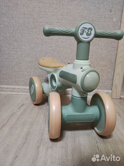 Детский беговел (велосипед)